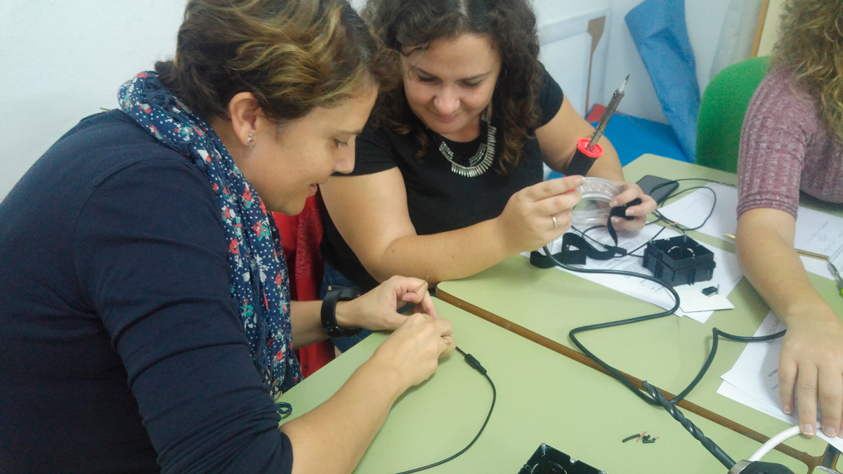 FAAM forma y sensibiliza en discapacidad a más de 40 personas en las escuelas de Almería