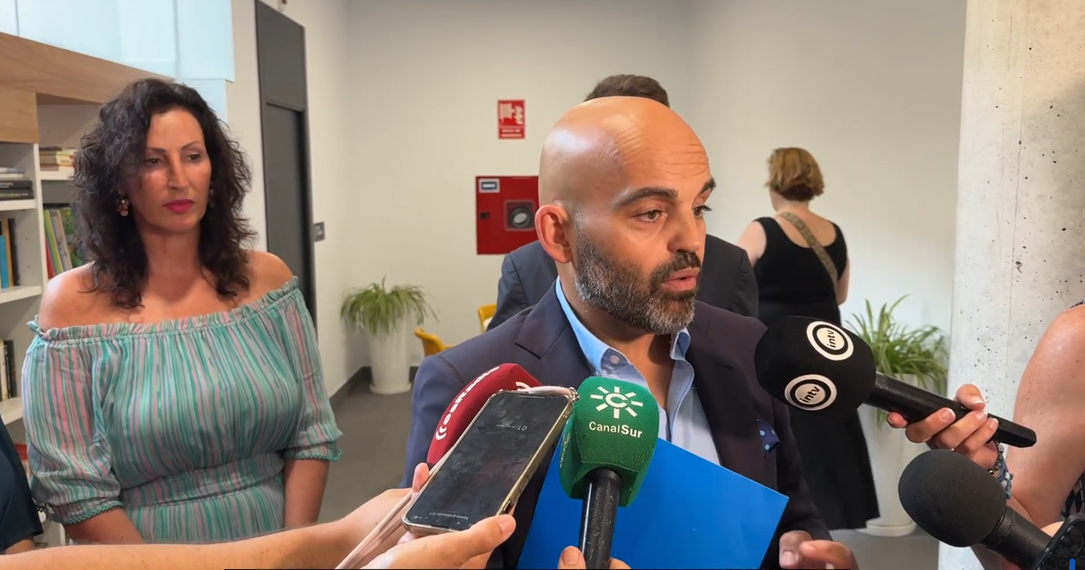  Visita del Delegado de Inclusión Social de la Junta en Almería, Francisco Bellido; nuestro presidente, Valentín Sola; y la alcaldesa de Almería, María Vázquez