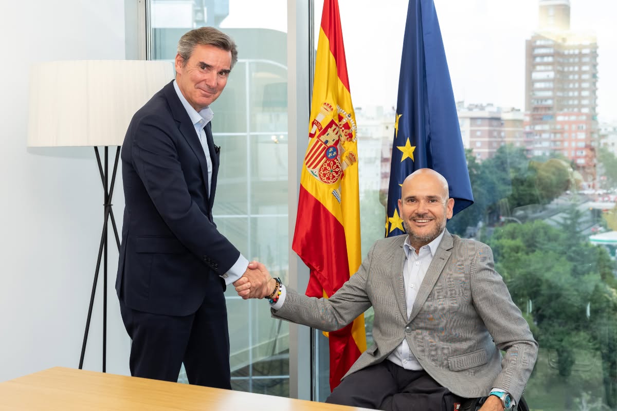 COCEMFE y la CNMV firman un convenio para impulsar el acceso de las personas con discapacidad a sus ofertas de empleo público