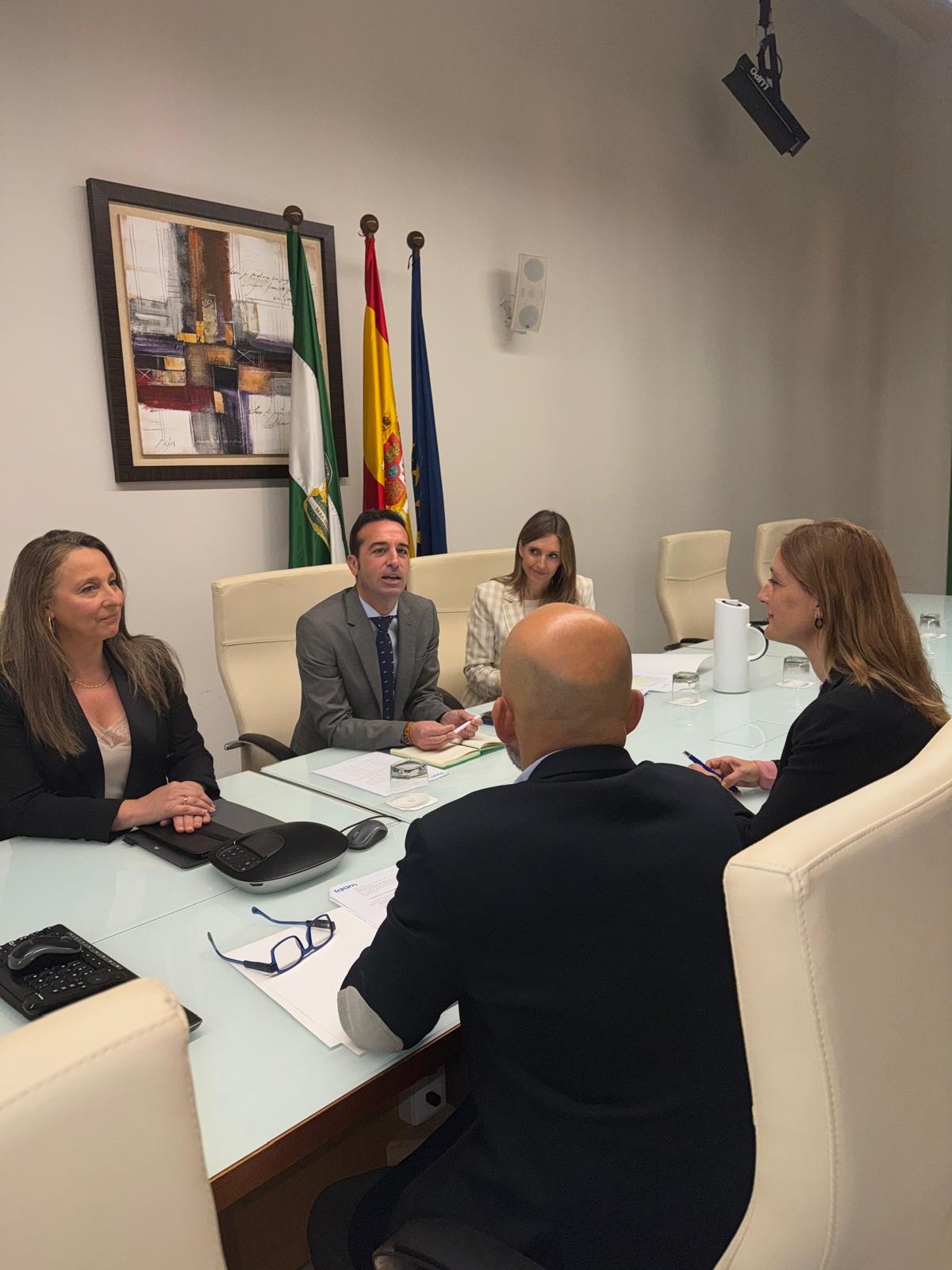 La Consejería de Justicia aborda con FAAM y Andalucía Inclusiva COCEMFE el despliegue del servicio de facilitación judicial